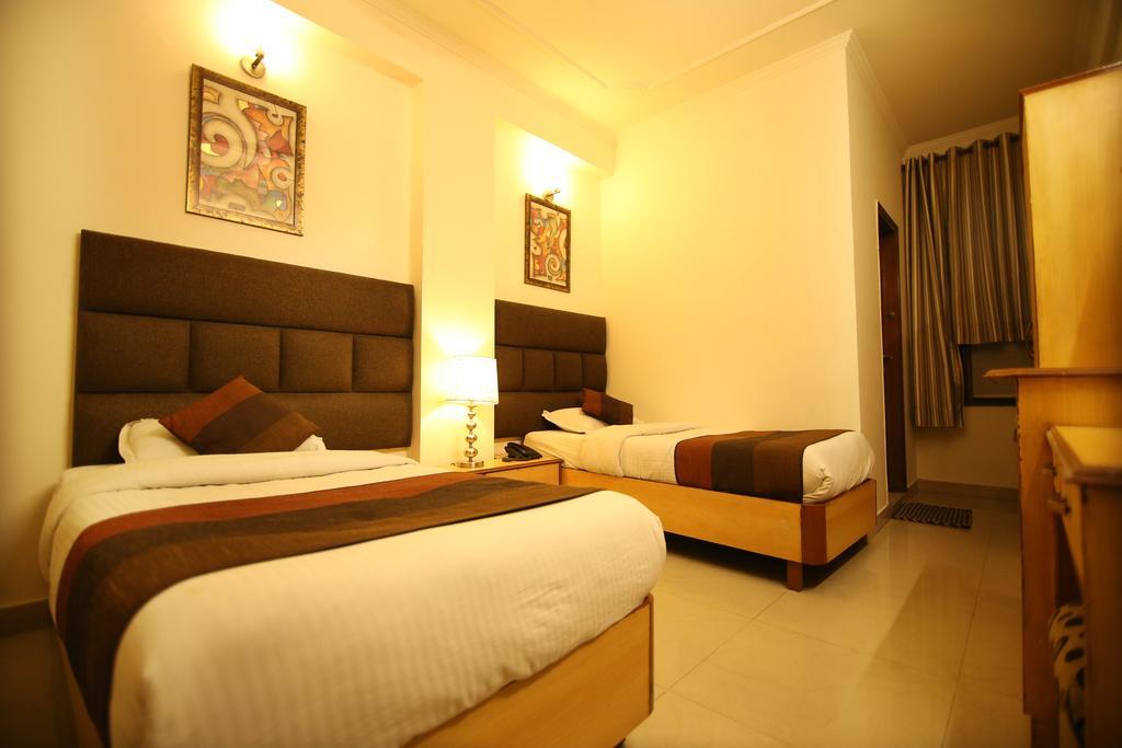 Hotel Parkway Deluxe New Delhi Luaran gambar
